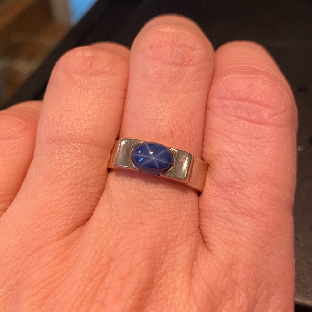 Sterling silver blue star sapphire ring!